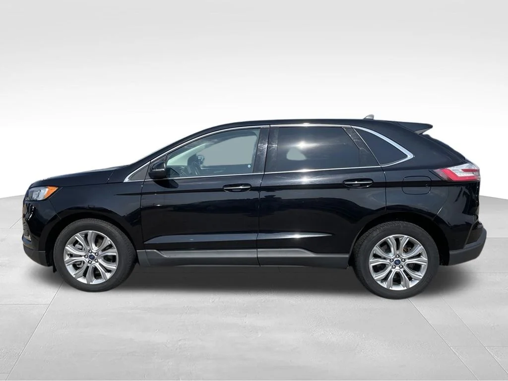 Used 2021 Black Metallic Ford Titanium image 27