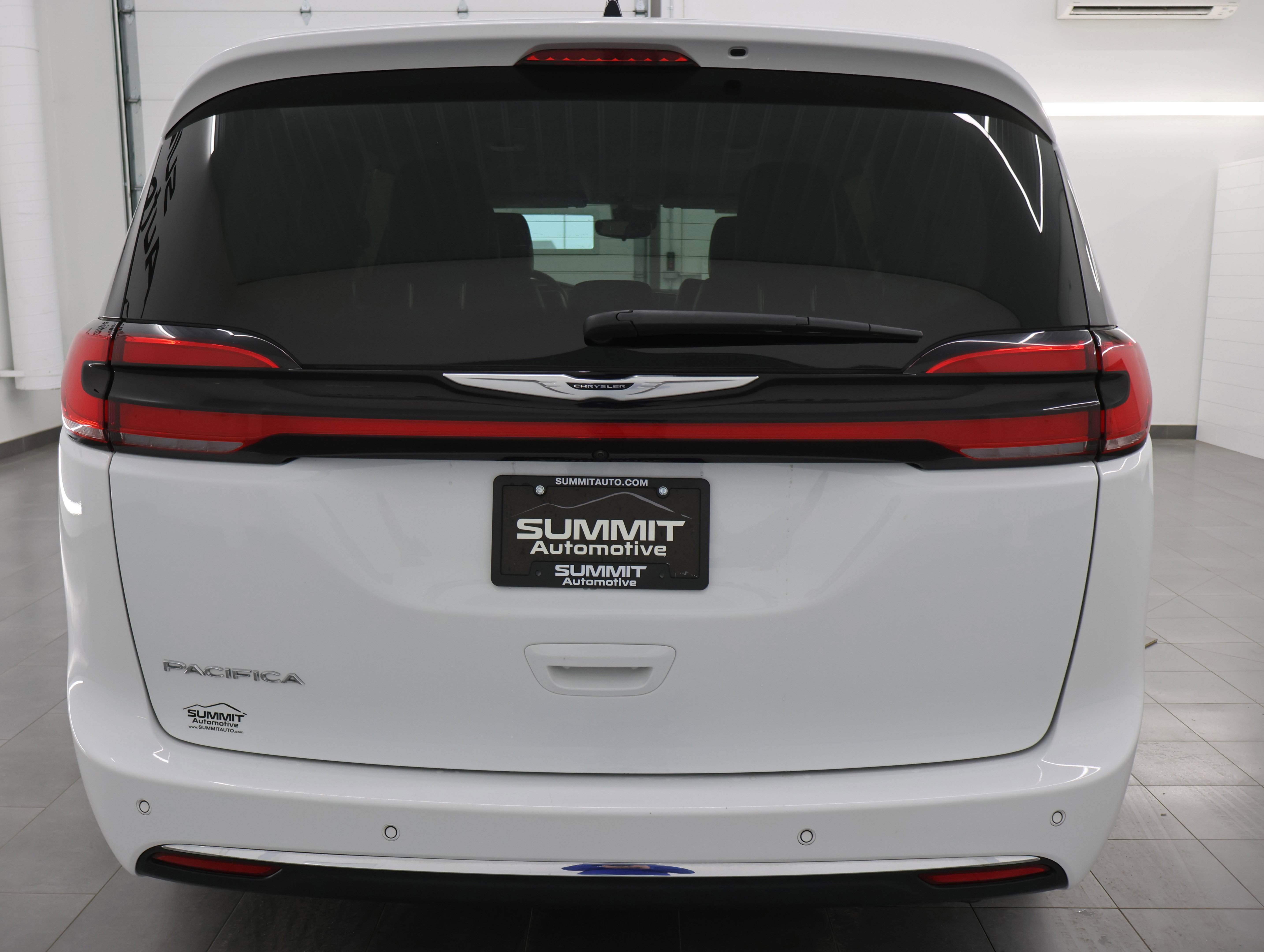 Used 2024 Bright White Clearcoat Chrysler Touring L: TOURING L-STOW N GO-QUADS-THIRD-ADAPTIVE CRUISE-1 OWNER image 26