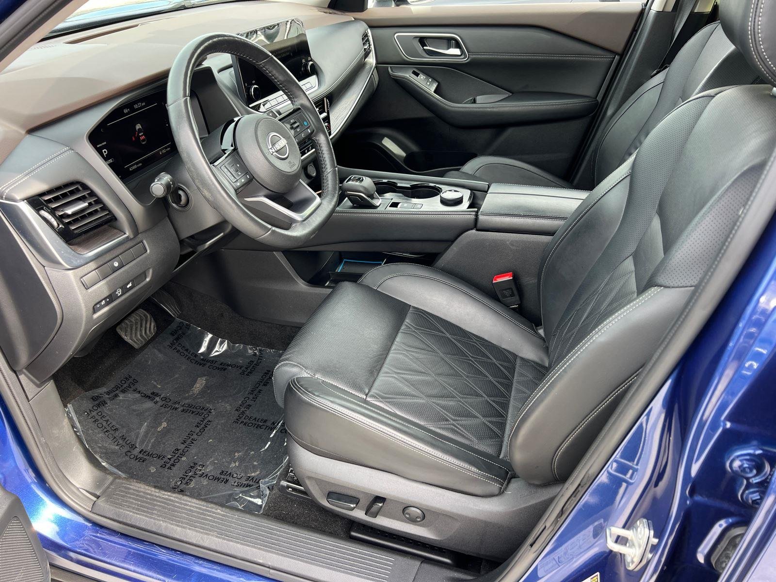 Used 2023 Caspian Blue Metallic/Super Black Nissan Platinum image 9