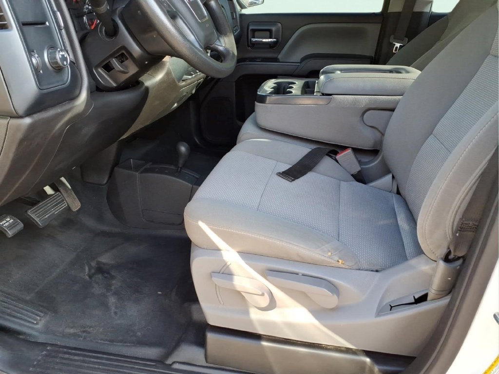 Used 2018 White GMC Base image 15