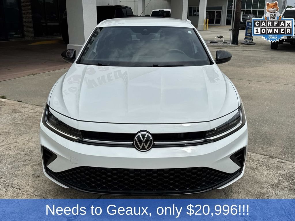 Used 2025 White Volkswagen 1.5T Sport image 3