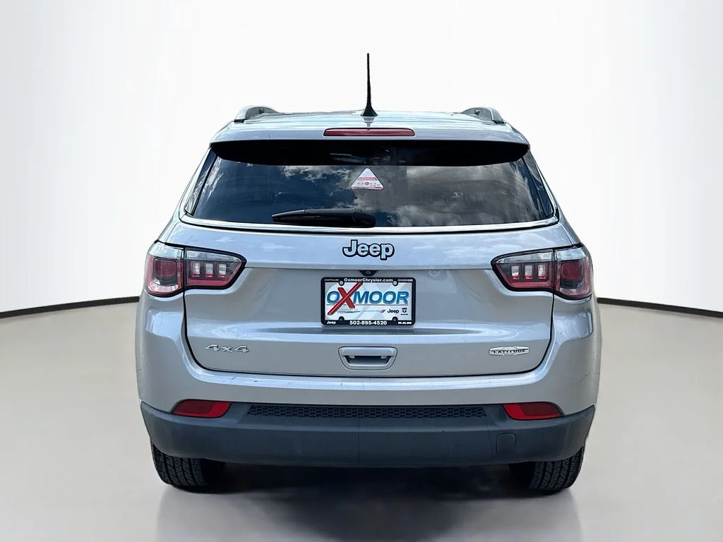 Used 2019 Billet Silver Metallic Clearcoat Jeep Latitude image 6