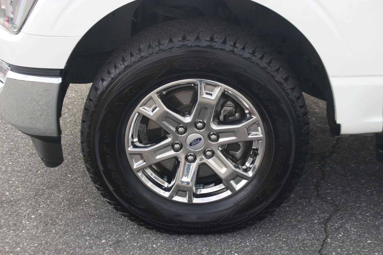 Used 2023 White Ford XL image 39