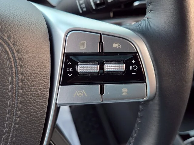 Used 2025 White Kia LX image 26