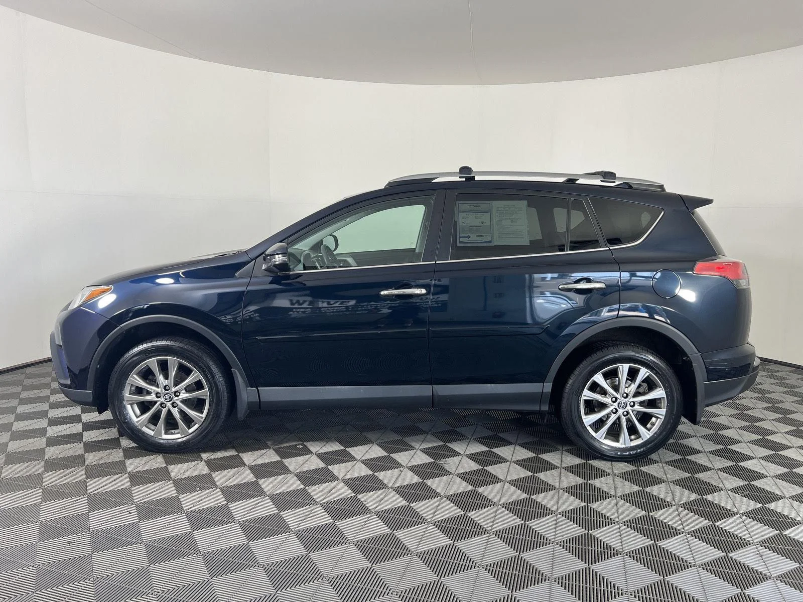 Used 2018 Galactic Aqua Mica Toyota Limited image 6