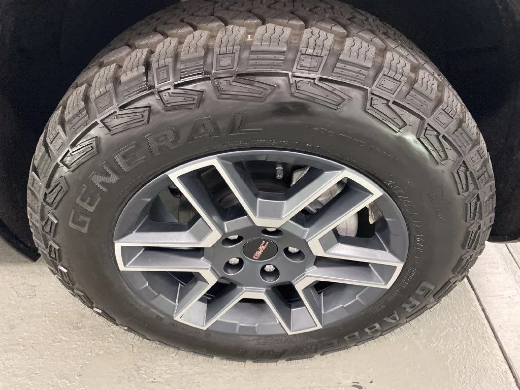 New 2027 Summit White GMC AT4 image 4