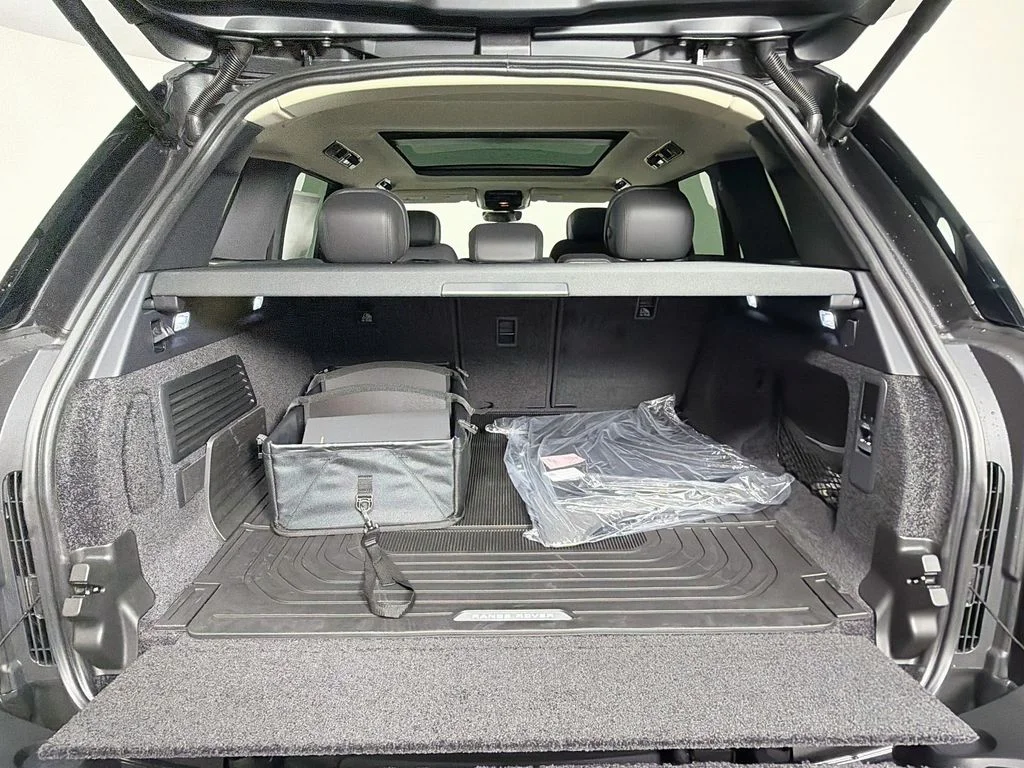 New 2026 Carpathian Grey Land Rover SE image 28