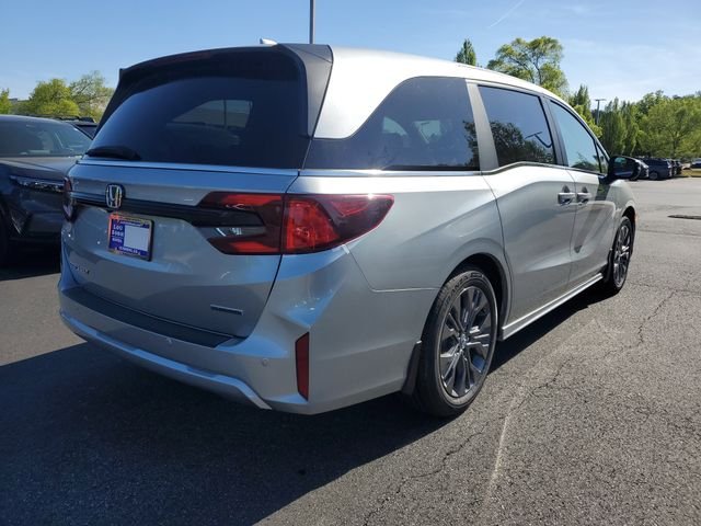 New 2026 Solar Silver Metallic Honda Touring image 4
