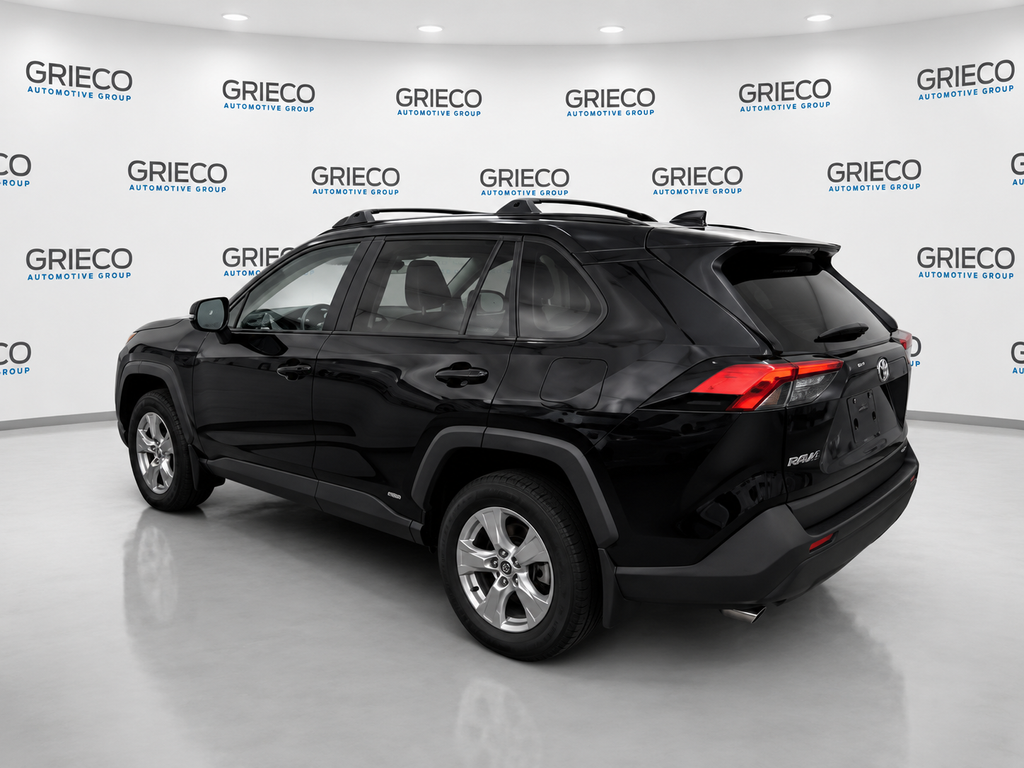 Used 2022 Black Toyota XLE image 3