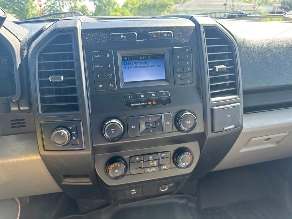 Used 2019 Silver Ford XL image 18
