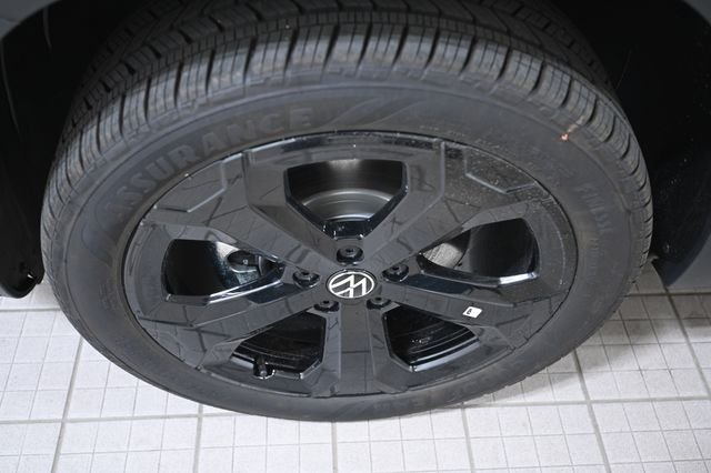 New 2026 White Volkswagen 1.5T SE Black image 17