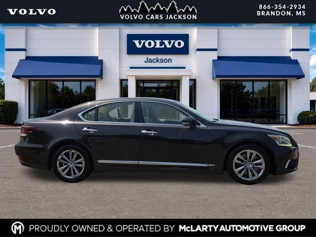 Used 2016 Red Lexus 460 image 3