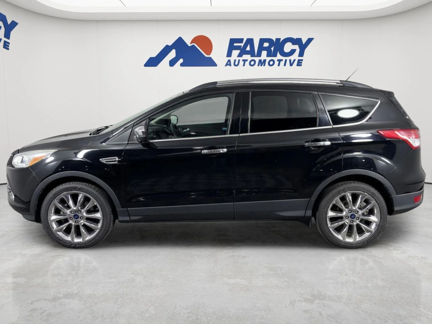 Used 2016 Shadow Black Ford SE image 2