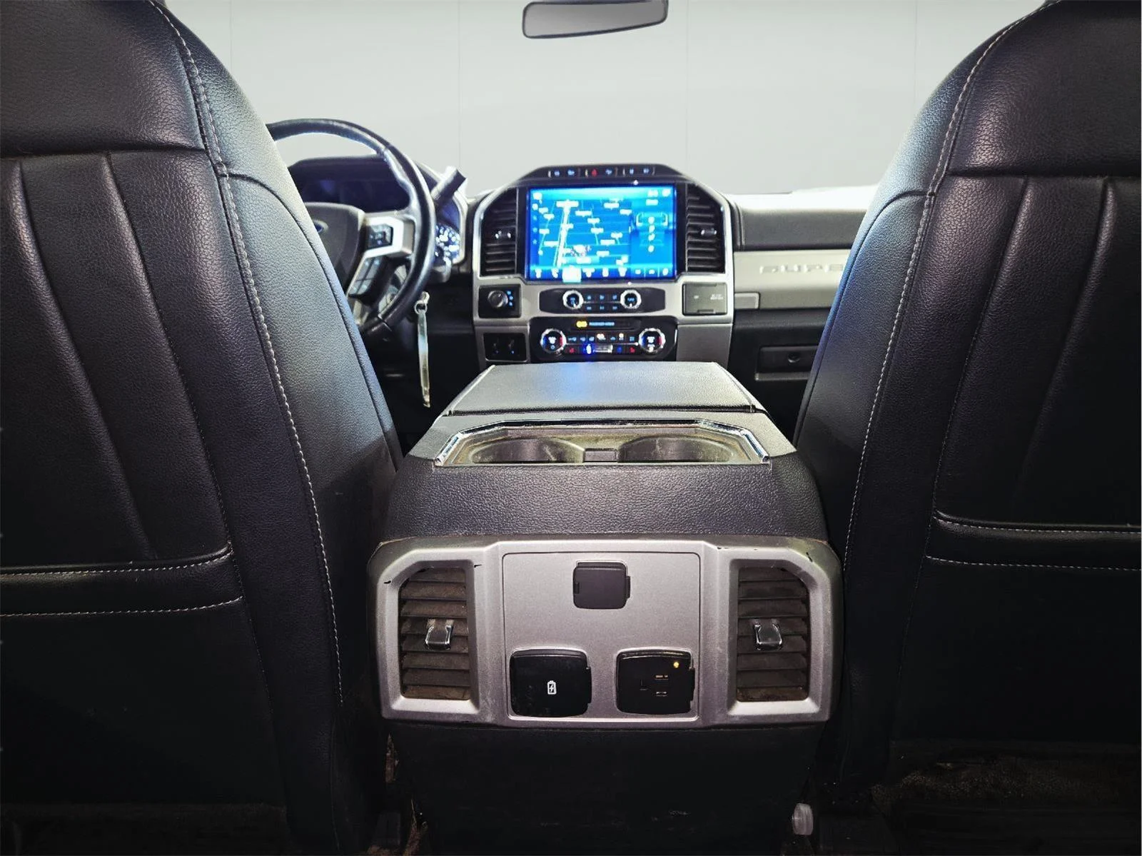 Used 2022 Iconic Silver/Carbonized Gray Ford Lariat image 43