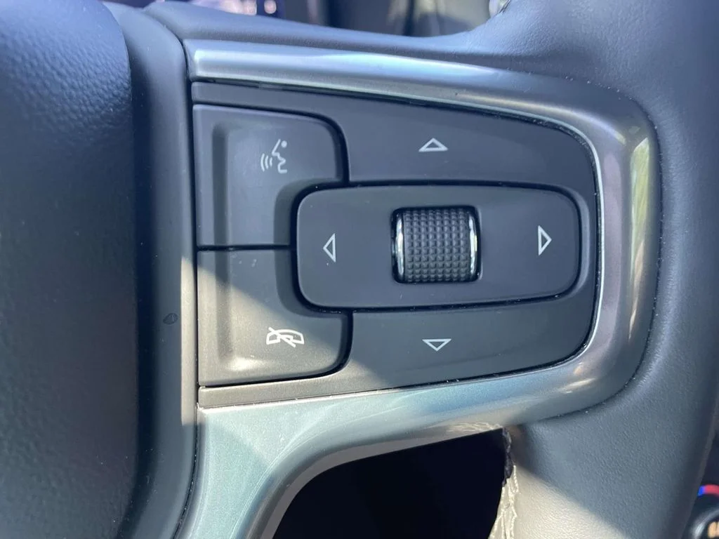 Used 2024 Summit White Chevrolet Z71 image 30