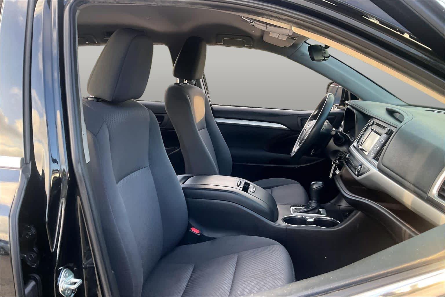 Used 2019 Midnight Black Metallic Toyota LE image 9