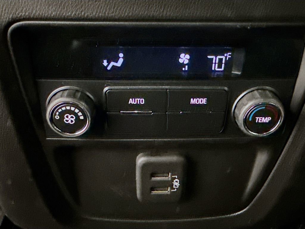 Used 2023 Summit White Buick Essence image 23