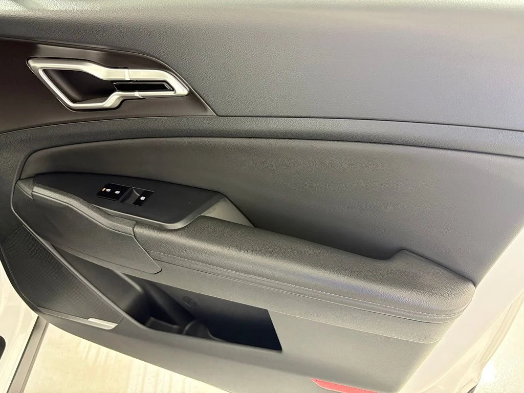 New 2026 Glacial White Pearl Kia EX image 42