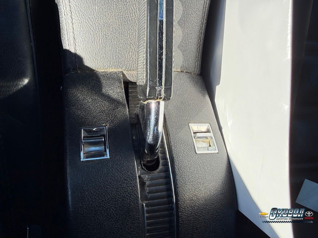 Used 1976 Red Chevrolet L48 image 17