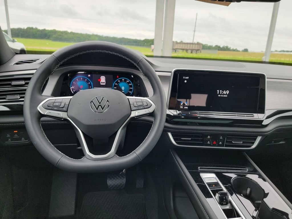 2025 Volkswagen Atlas Cross Sport SE w/Tech - Photo 30