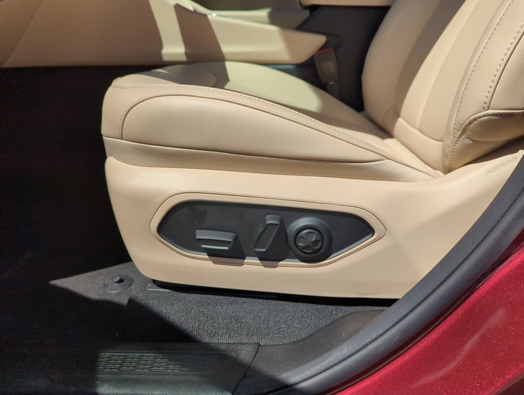 New 2026 Velvet Red Pearl-Coat Exterior Paint Jeep Limited image 13