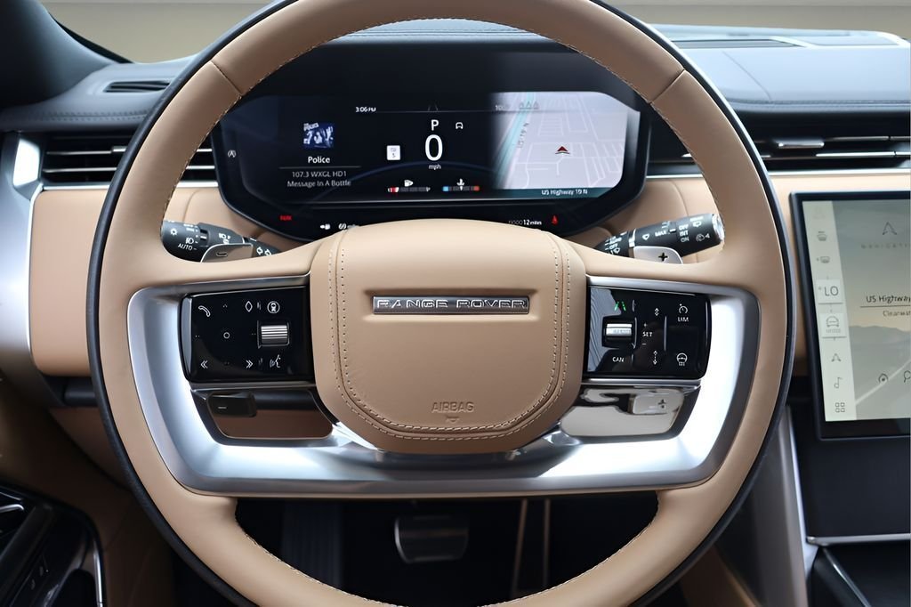 New 2026 Belgravia Green LAND ROVER SE image 18