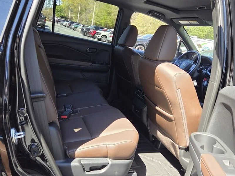 Used 2025 Black Honda EX-L image 16