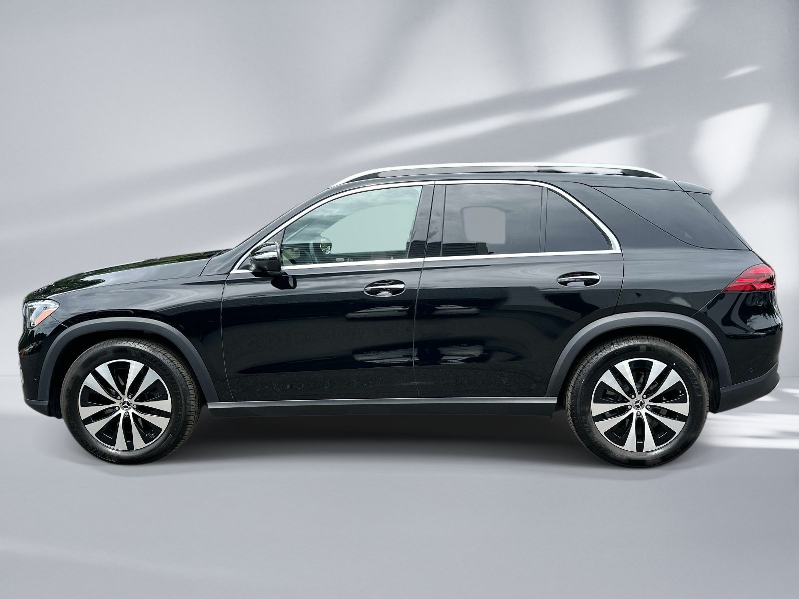 Certified Used 2025 Black Mercedes-Benz GLE 350 image 2