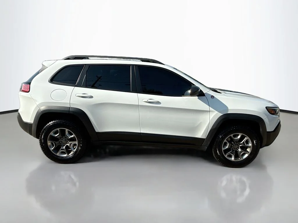 Used 2019 Bright White Clearcoat Jeep Trailhawk image 8