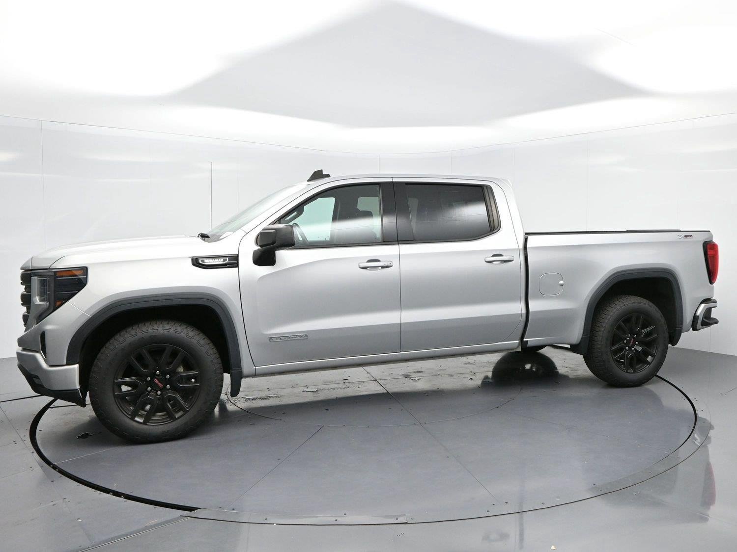 Used 2022 Quicksilver Metallic GMC Elevation image 4