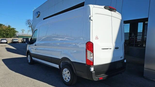 New 2026 Oxford White Ford 250 XL Medium Roof image 18