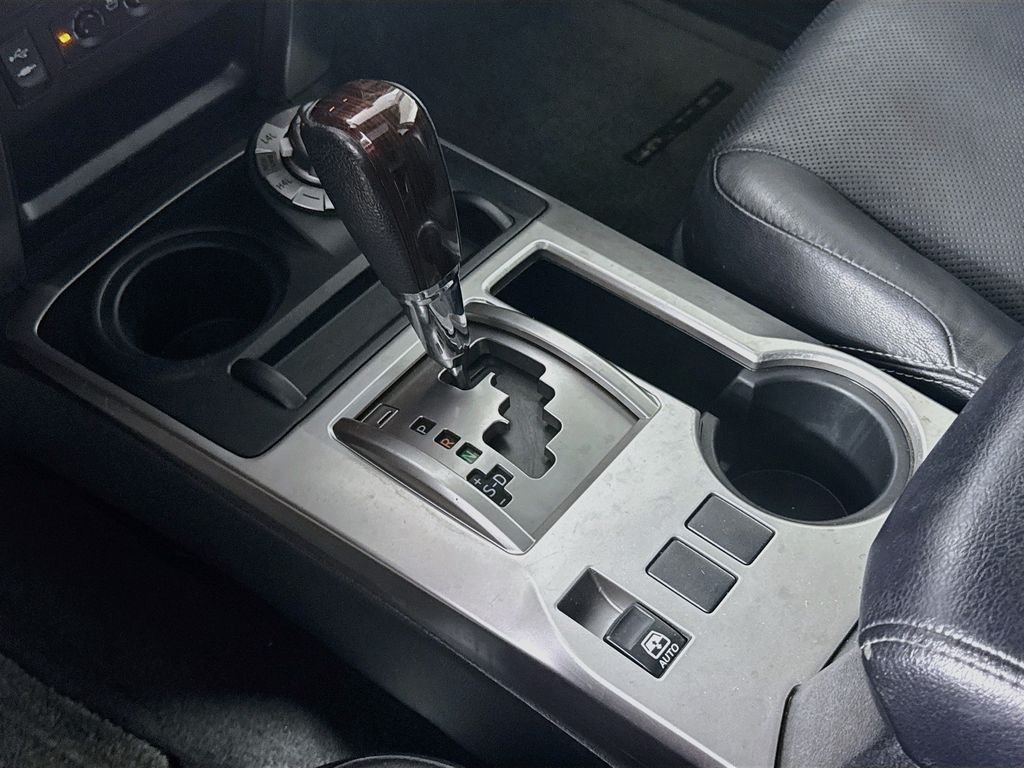 Used 2014 Classic Silver Metallic Toyota Limited image 17