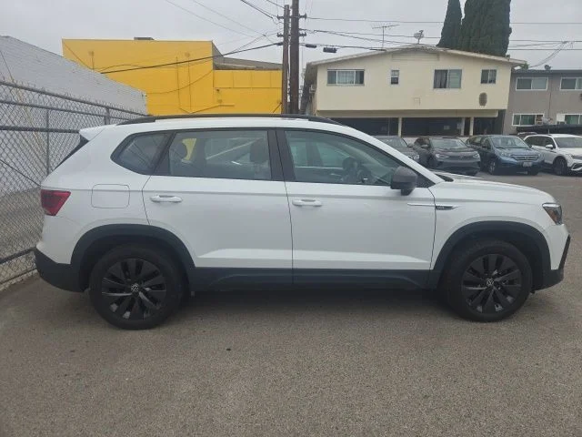 2023 Volkswagen Taos 1.5T S's photo