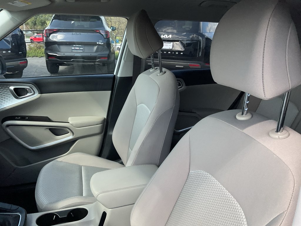 Used 2025 Whi Kia LX image 20