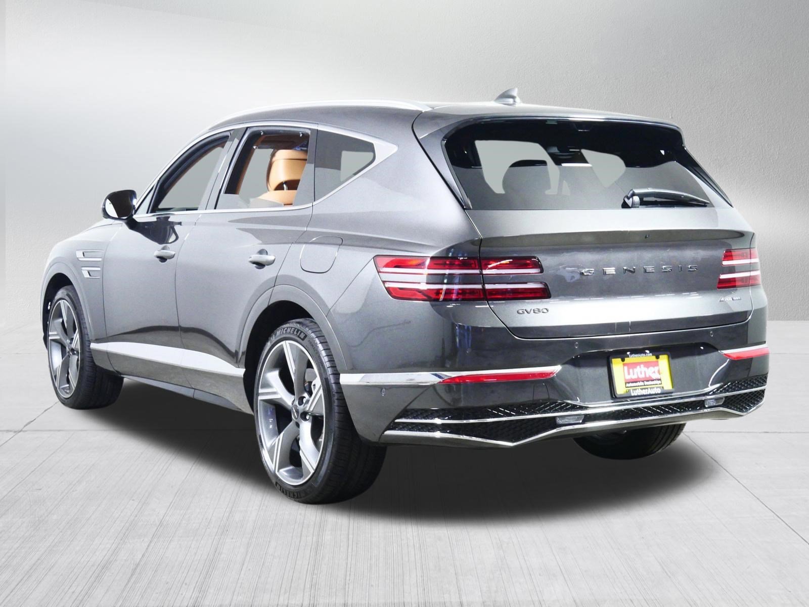 Certified Used 2025 Makalu Gray Genesis 3.5T Prestige image 5