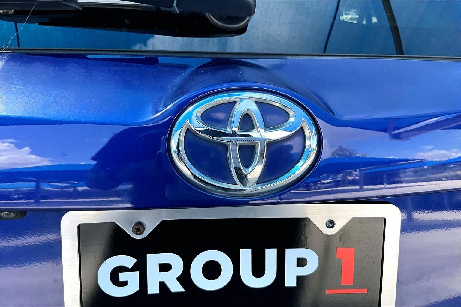 Used 2014 Blue Crush Metallic Toyota XLE image 30