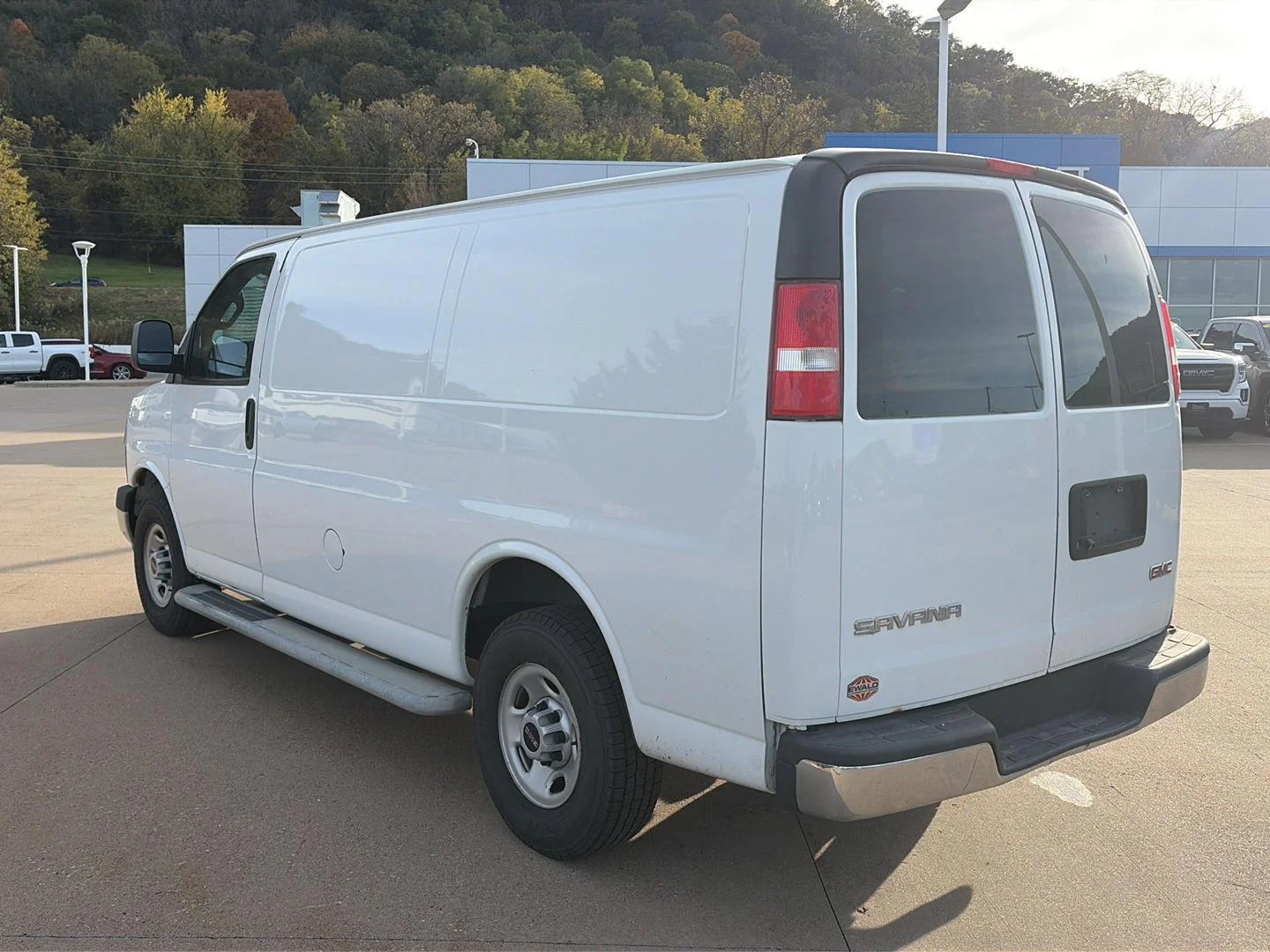 Used 2019 SUMMIT WHITE GMC VAN 2500 RWD 135" image 5