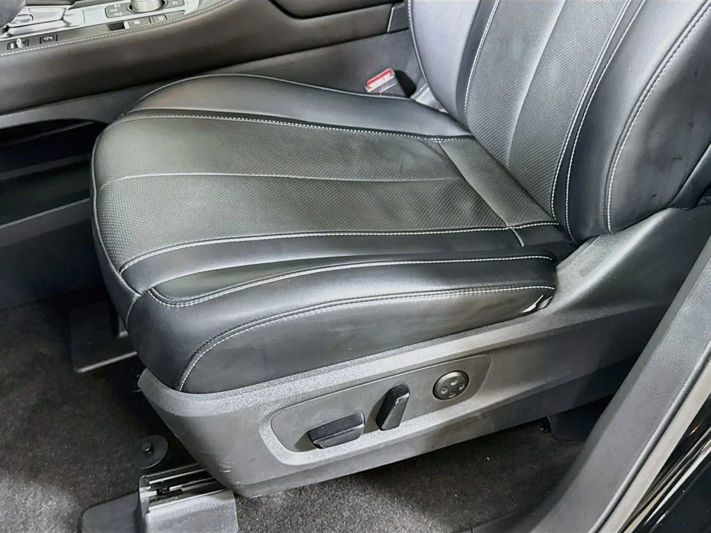 Certified Used 2023 Black INFINITI LUXE image 26