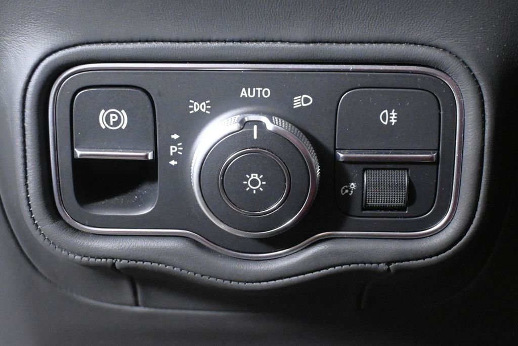 Certified Used 2025 MANUFAKTUR Cardinal Red Metallic Mercedes-Benz G 63 AMG® image 27