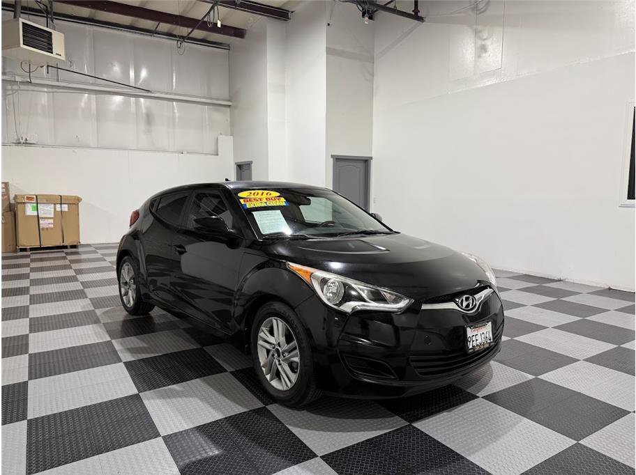 2016 Hyundai Veloster Turbo R-Spec Rally Edition photo 2