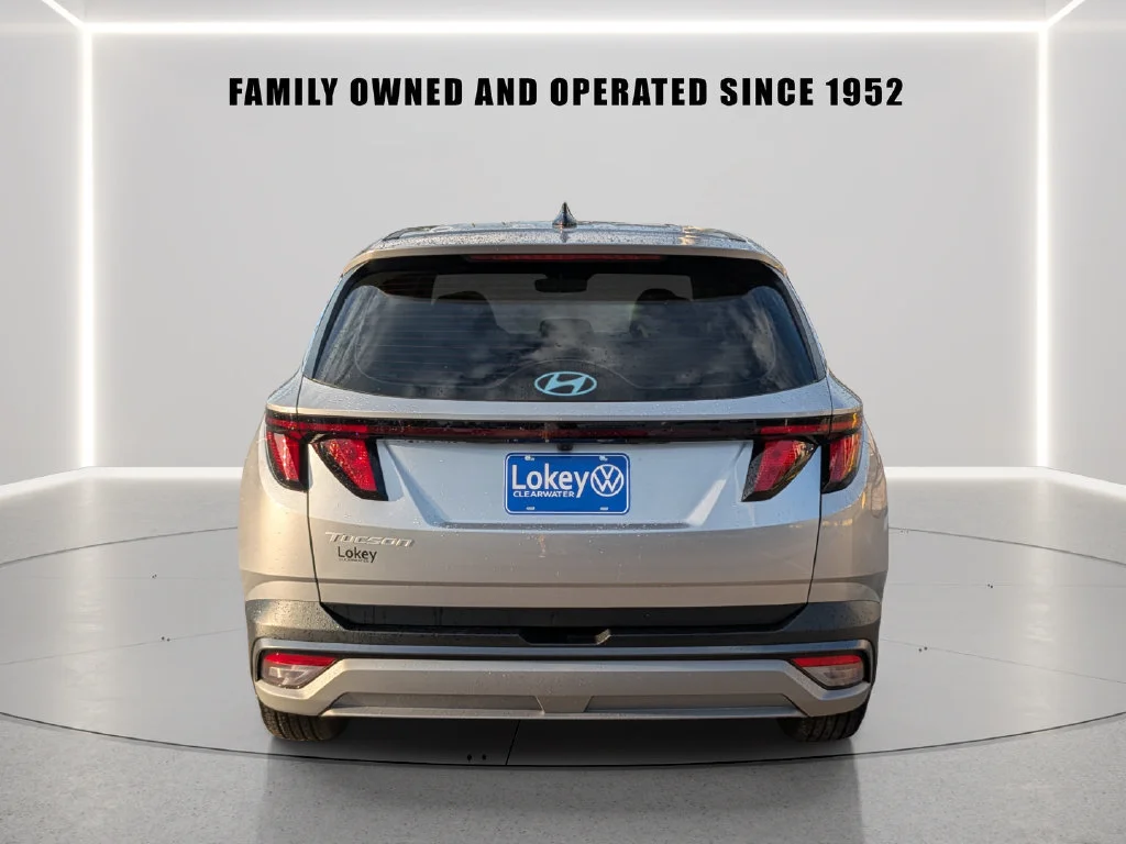 Used 2025 Silver Hyundai SE image 5