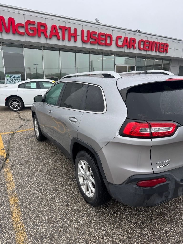 Used 2016 Silver Jeep Latitude image 5