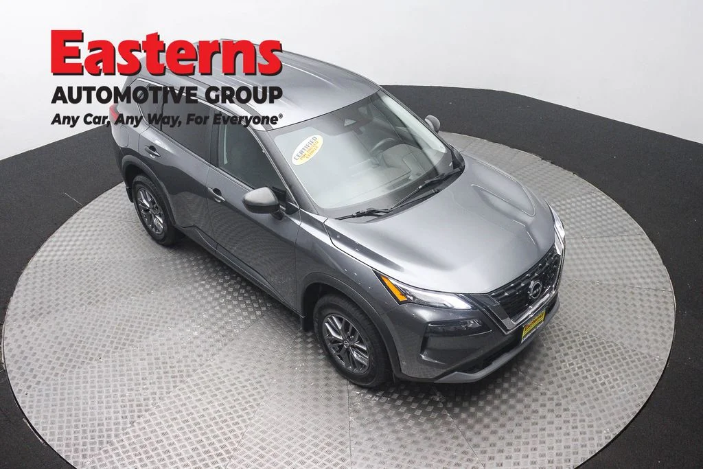 Used 2023 Gray Nissan S image 3