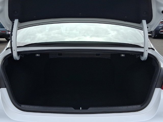 Used 2022 White Kia GT-Line image 30
