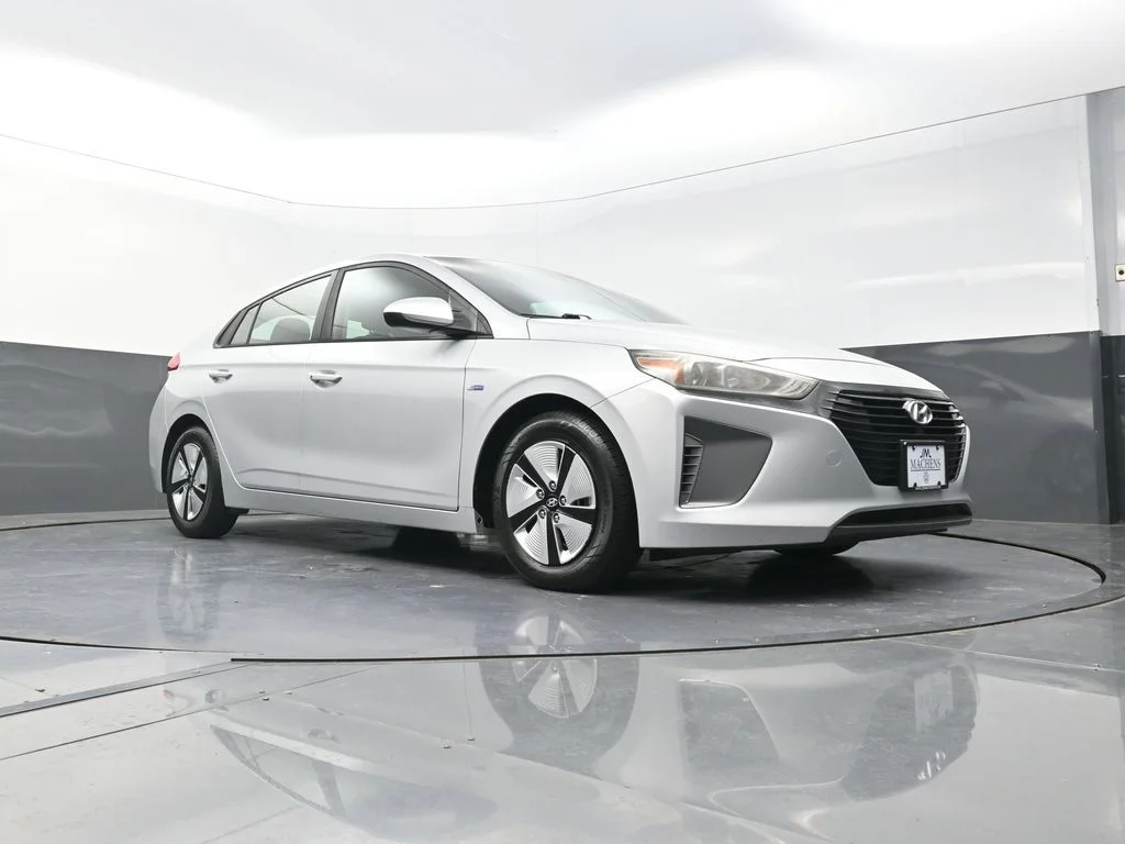 Used 2018 Silver Hyundai Blue image 23