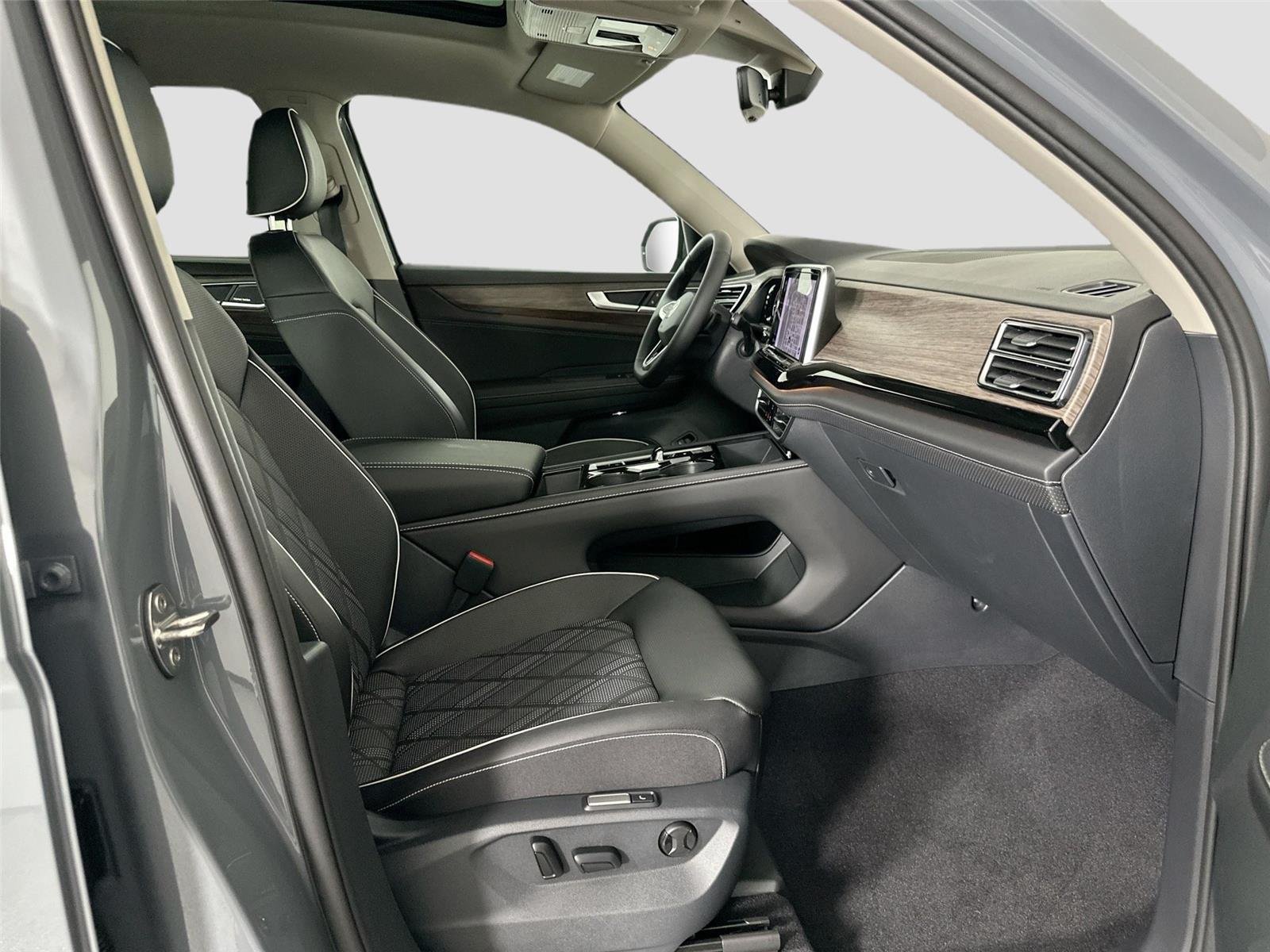 New 2026  Volkswagen 2.0T SEL Premium R-Line image 25