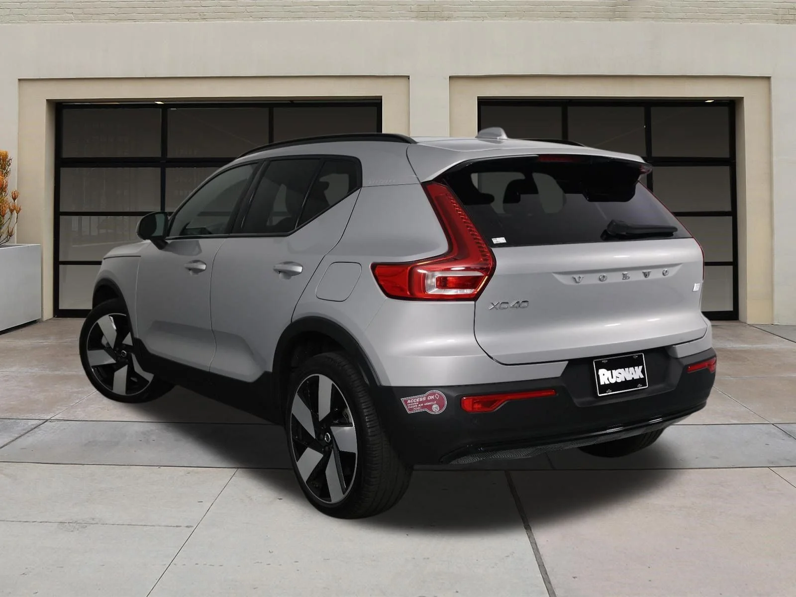 Used 2023 Silver Volvo Ultimate image 2