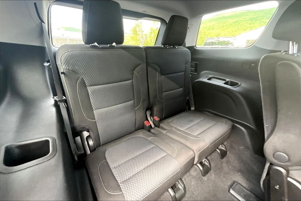 Used 2023 Ultra Blue Metallic GMC SLE image 17