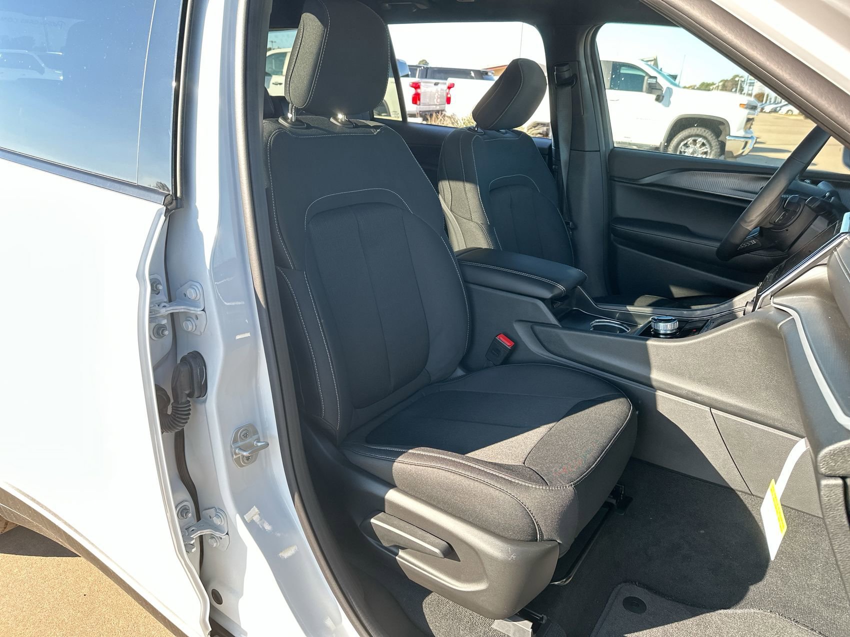 New 2025 Bright White Clearcoat Jeep Laredo image 24