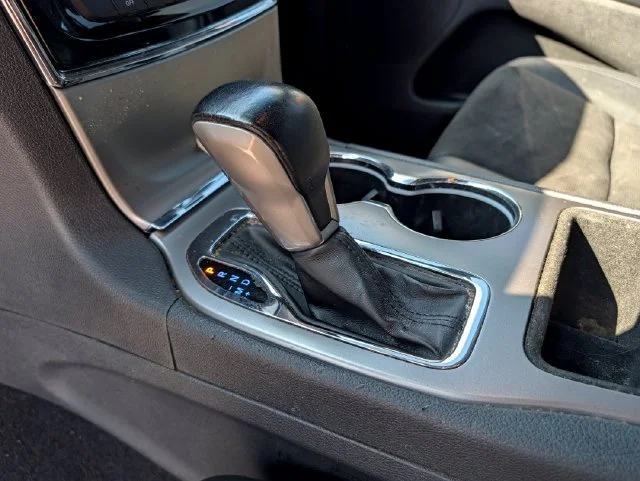 Used 2020 White Jeep Altitude image 24